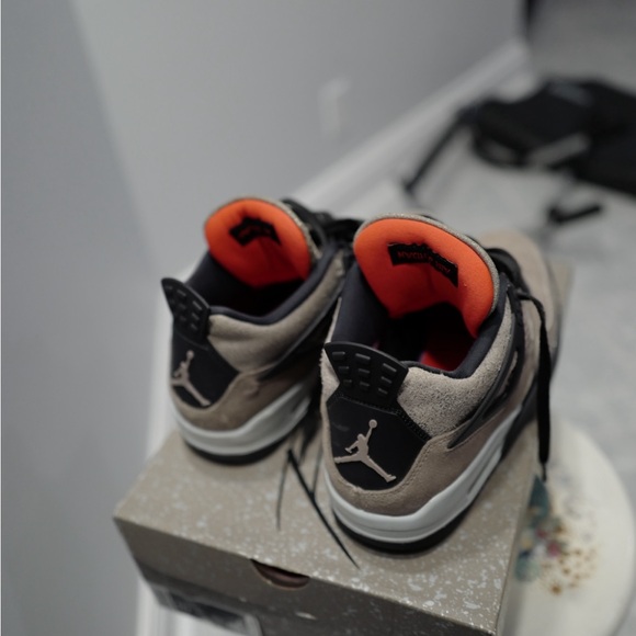 Jordan 4 taupe - Picture 3 of 4